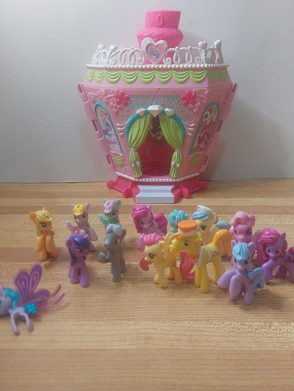 My Little Pony Pink Playset with Assorted Mini Ponies